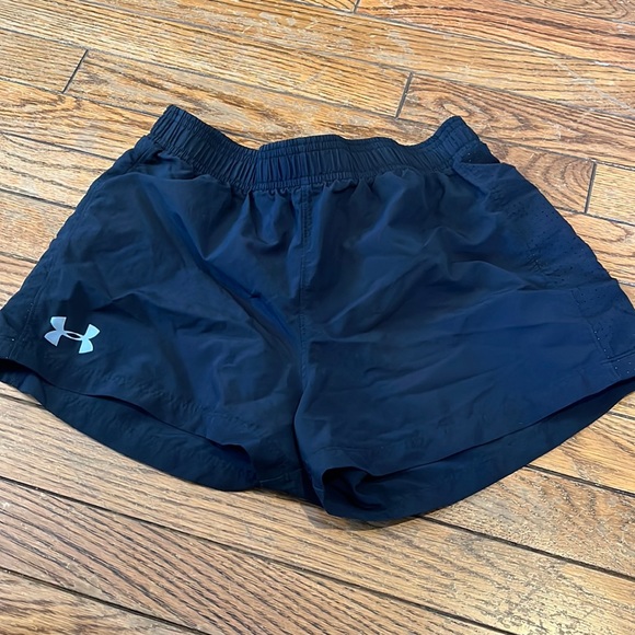 YOUTH UNDER ARMOUR SHORTS - Picture 1 of 3